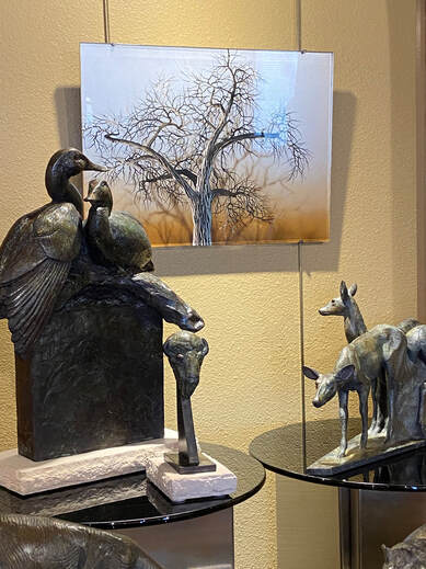 #NewInTheGallery @finestartist #ChristopherOwenNelson just dropped off a new carved/painted acrylic “First Frost” shown here with bronze wildlife by #DarrellDavis.  We love the depth and way these pieces capture the changing light of the day.  If you like what you see, #shoponline http://columbinegallery.com/store see several more #paintings and #sculpture by both artists, we #shipworldwide  #FineArt #Painting #CarvedAcrylic #MixedMedia #ContemporaryRealism #Tree #SilverAndGold #Bronze #Ducks #Deer #Buffalo #BuyOriginal #ShopSmall #HomeDecor #FeedYourCreativeSpirit #ArtWorthCollecting #LivingWithArt #ColumbineGallery